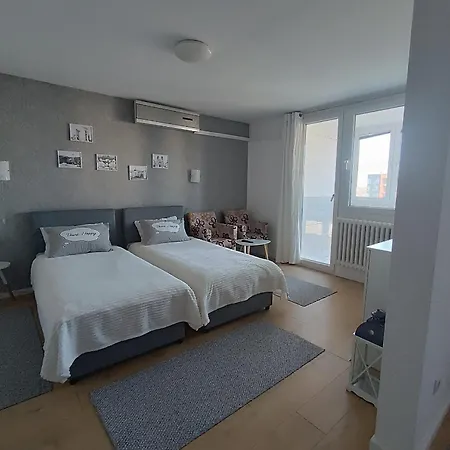 Aura - Balcony - Easy Tram To Old Town - Free Parking