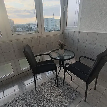 Aura - Balcony - Easy Tram To Old Town - Free Parking Apartment *