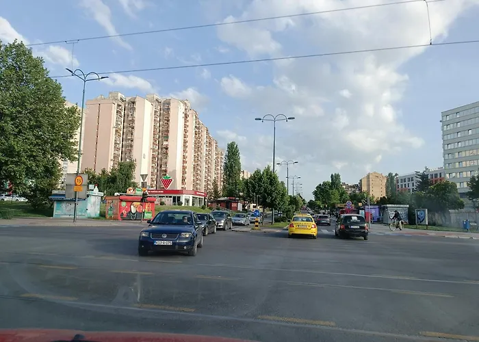 Aura - Balcony - Easy Tram To Old Town - Free Parking Apartment *