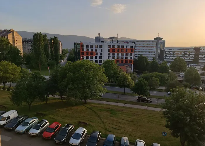 Aura - Balcony - Easy Tram To Old Town - Free Parking Sarajevo