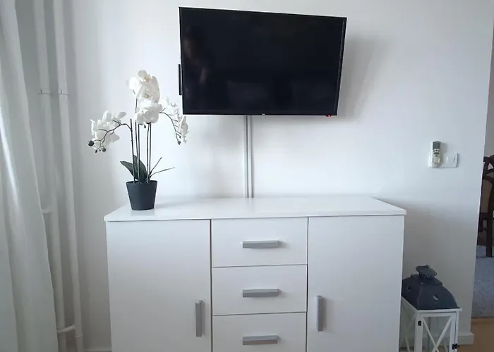 Aura - Balcony - Easy Tram To Old Town - Free Parking *