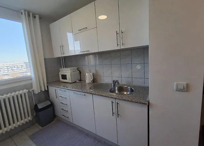 Apartment Aura - Balcony - Easy Tram To Old Town - Free Parking *