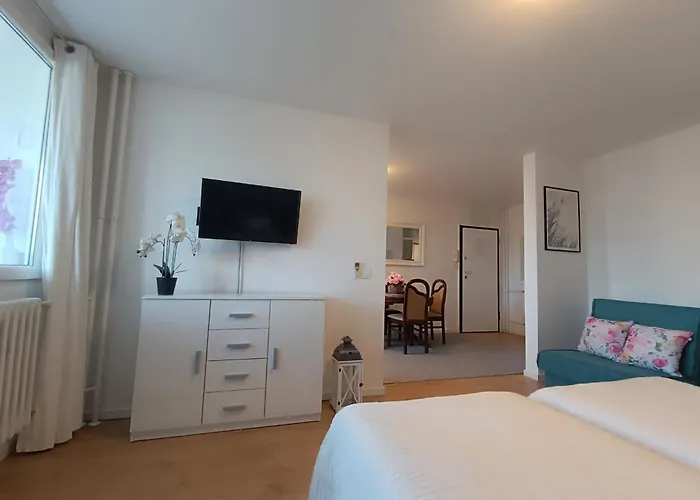 Apartment Aura - Balcony - Easy Tram To Old Town - Free Parking