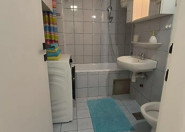 Aura - Balcony - Easy Tram To Old Town - Free Parking Apartment